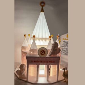 Quba Heft Mêrê Dîwanê û Tawisî Melek Tempel mit LED-Beleuchtung